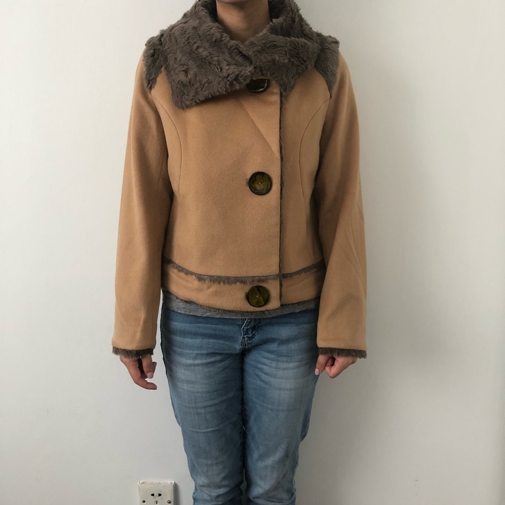 Camel colored jacket with faux fur trim - Picture 6 of 8